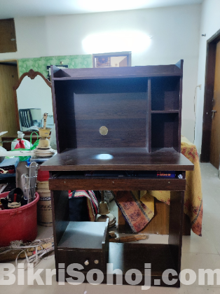 Hardboard computer table